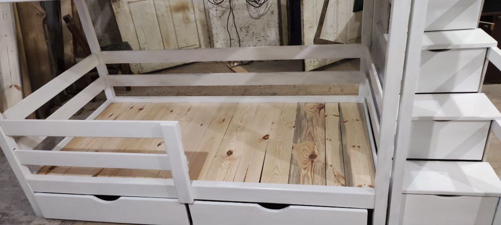 Двухярусне ліжко