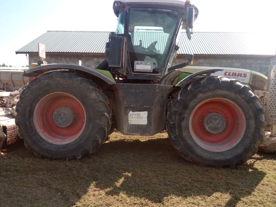 Claas xerion 3300  Ciągnik Class Xerion 3300. Rok produkcji 2006.
