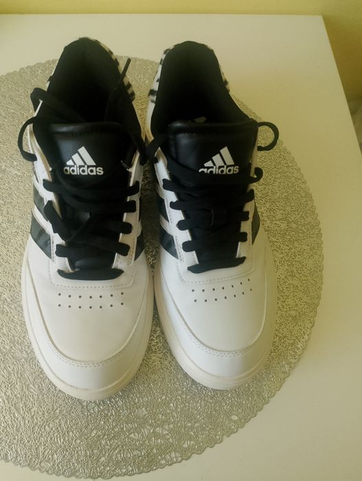 Buty młodzieżowe Adidas rozmiar 38 i 1/2 wkładka 24,5