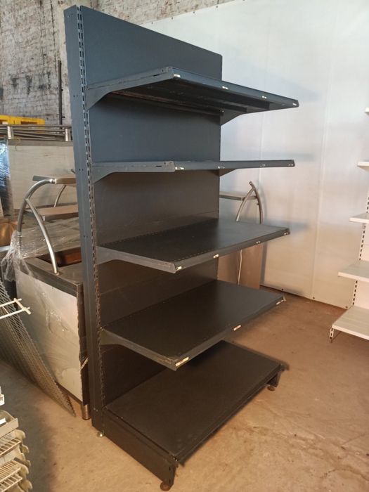 Стелажі торгівельної зали