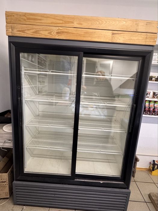 Холодильні вітрини 2 м, холодильне обладнання , полиці для товару