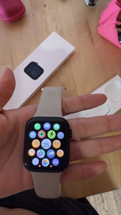 Apple Watch SE 3, 44 mm, GPS, modelo A3325.