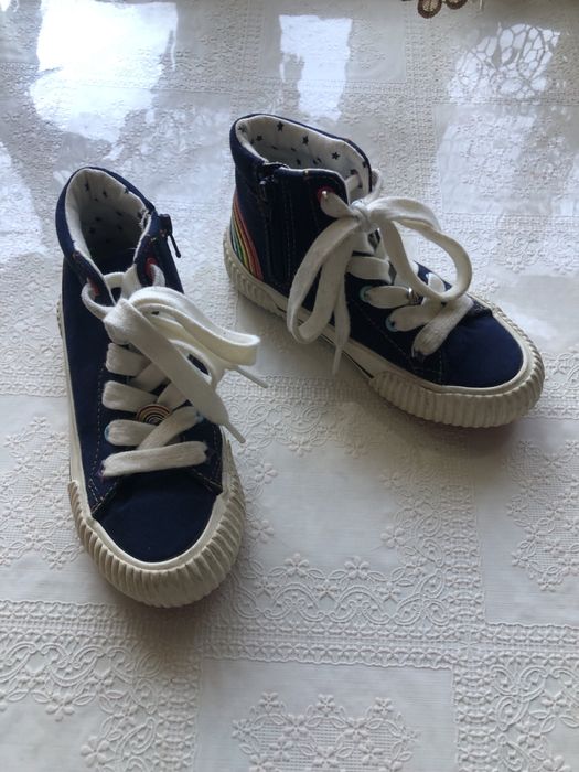 Продам стильні кросівки на дівчинку Next