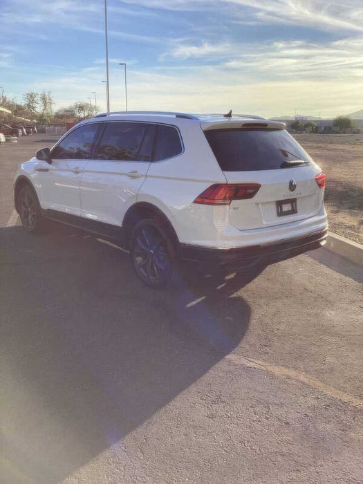 Volkswagen Tiguan      2022