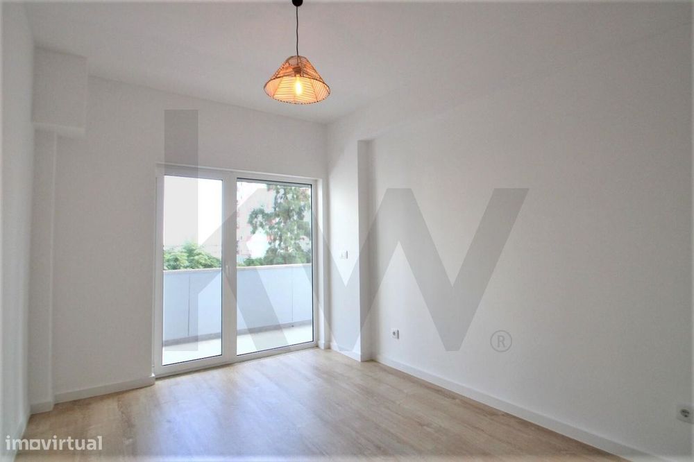 Apartamento T4 Remodelado a 4 min da Praia – Paço de Arcos