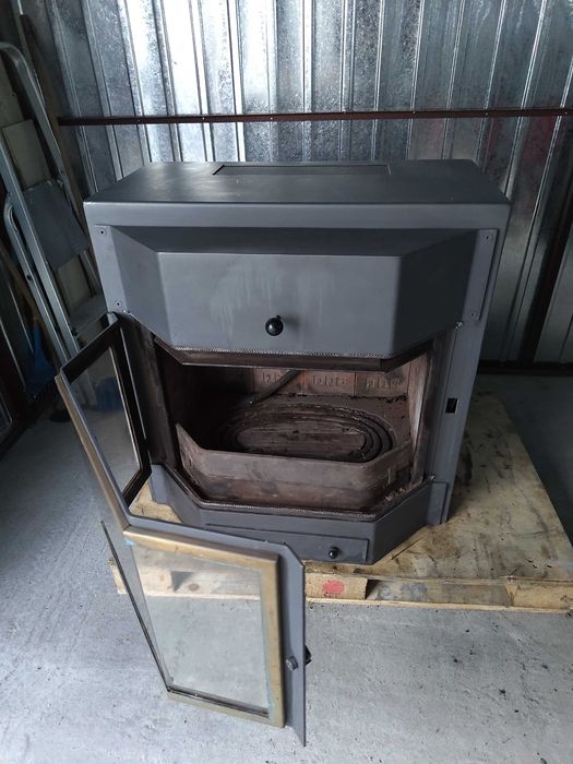 Piec kominek z płaszczem wodnym 45kW używany