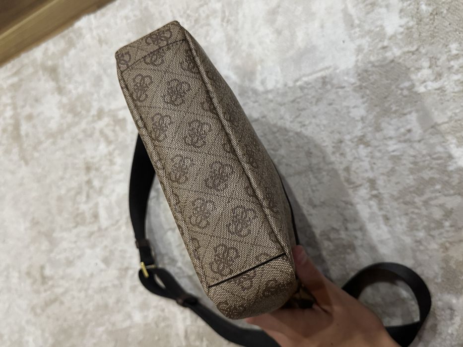 Сумка Guess коричнева