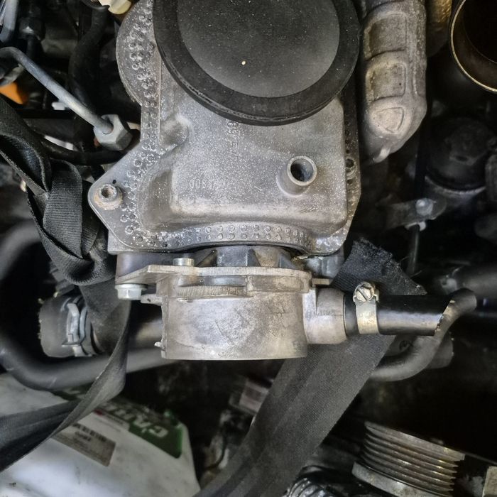 Насос вакуумний Skoda Octavia Tour 1.9 дизель гольф 4 кадди Леон ауди