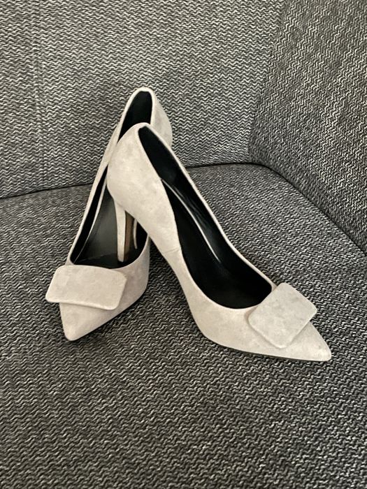 Szpilki zamszowe 39 H&M szary beż