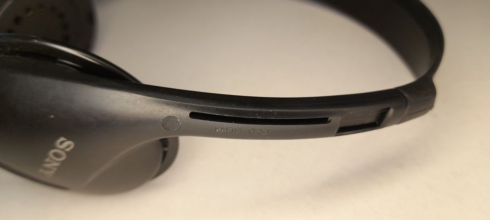 Наушники от кассетного плеера Sony MDR-023.