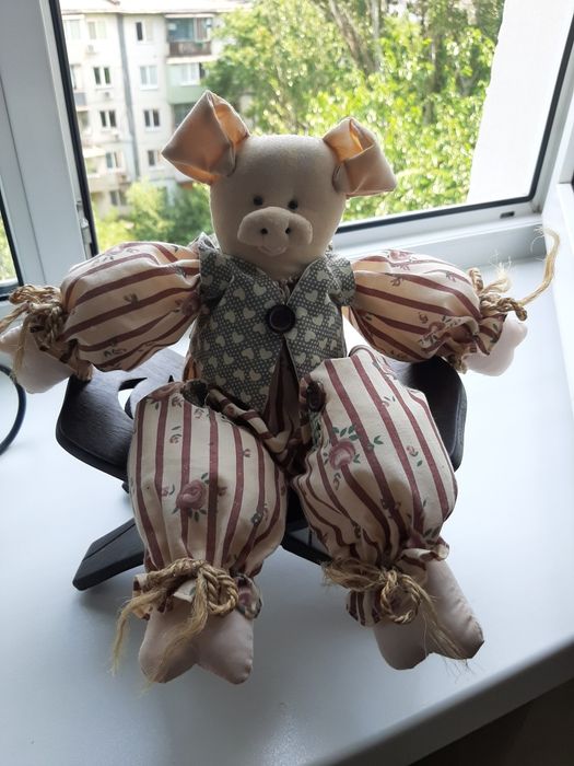 Мягкие игрушки / стул/подставка  резной