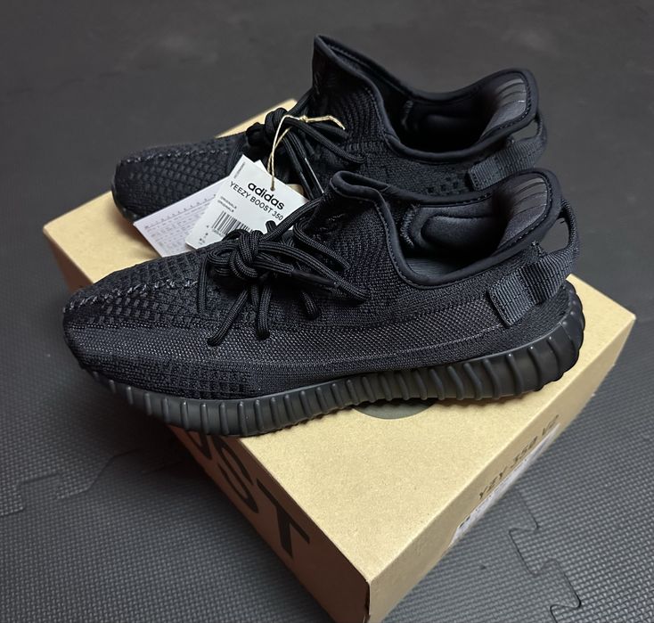 Adidas YEEZY BOOST 350 V2 ONYX EUR 43 1/3 UK9