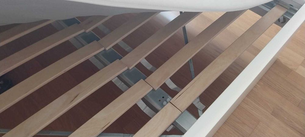 Cama de Casal MALM - iKEA 140x200 cm.