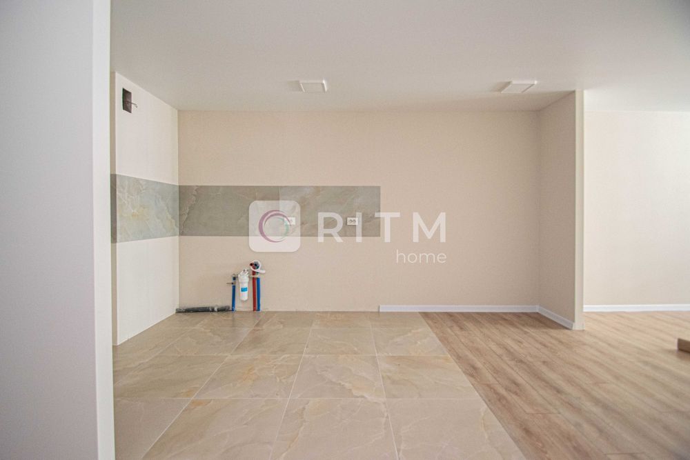 Продається 2-кімнатна квартира по вул. Смакули