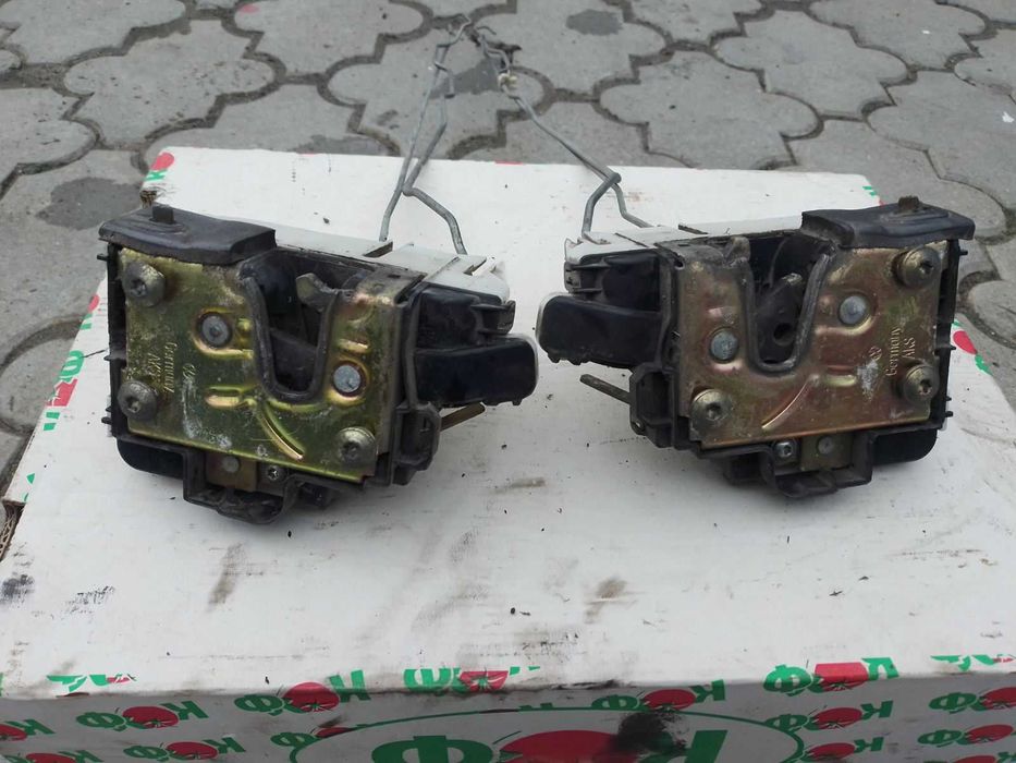 замки задніх дверей лівий та правий vw golf iii vento 1991-1997 ц- 400