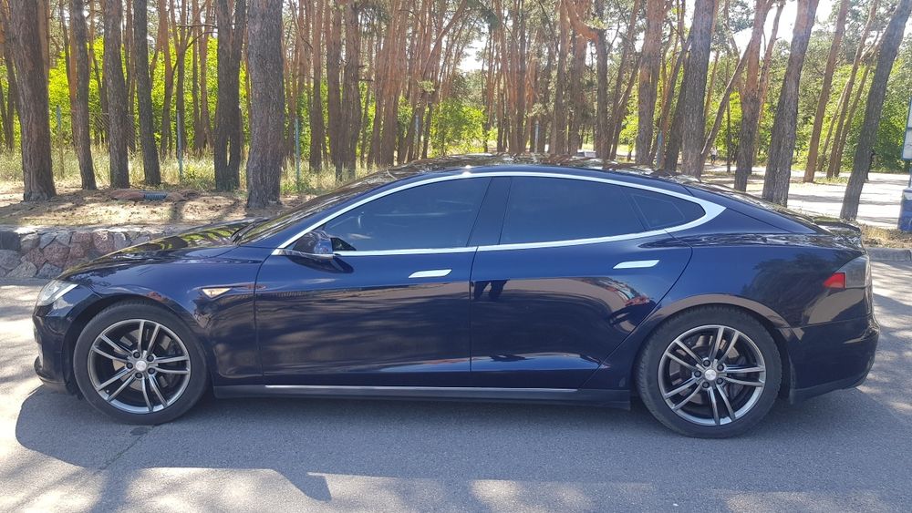 Tesla model S performance P85kw