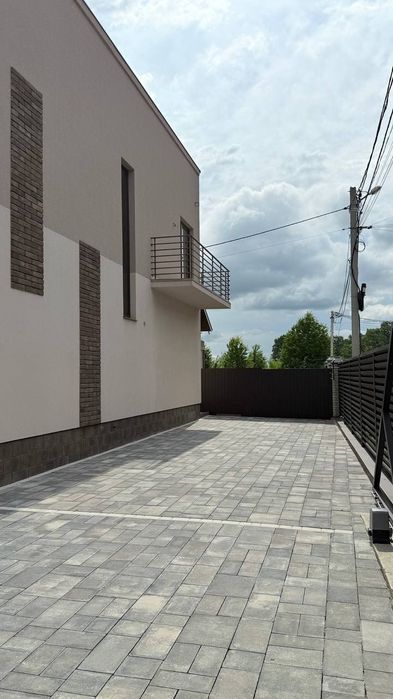 Продається новий, якісний будинок в гарному районі с.Годилів
