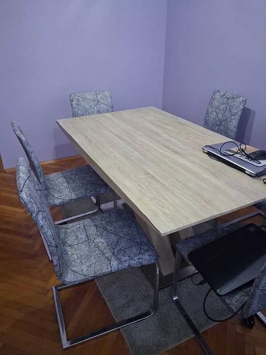 stół rozkładany z 6 krzesłami