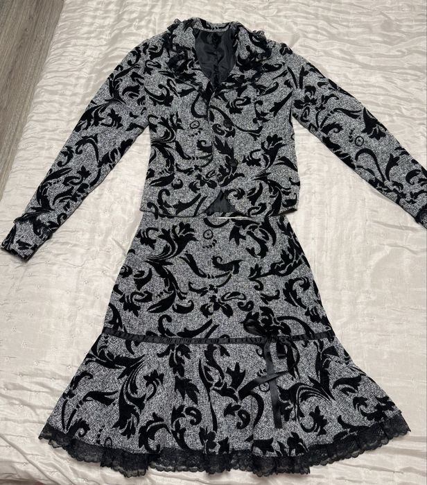 Жіночий костюм піджак і спідниця