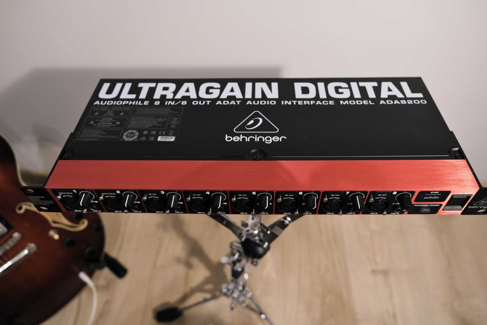 Behringer ADA8200