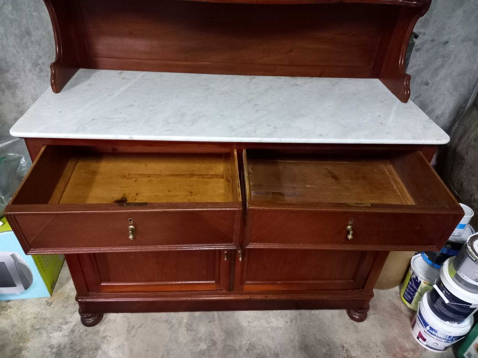 Móvel aparador centenário