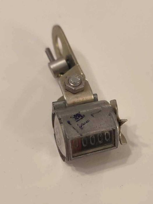 Mechaniczny rowerowy licznik kilometrów PRL ZSRR Retro na koło 28 cali