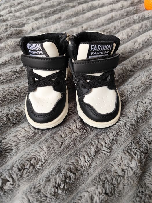 Кросівки 19 розмір нові