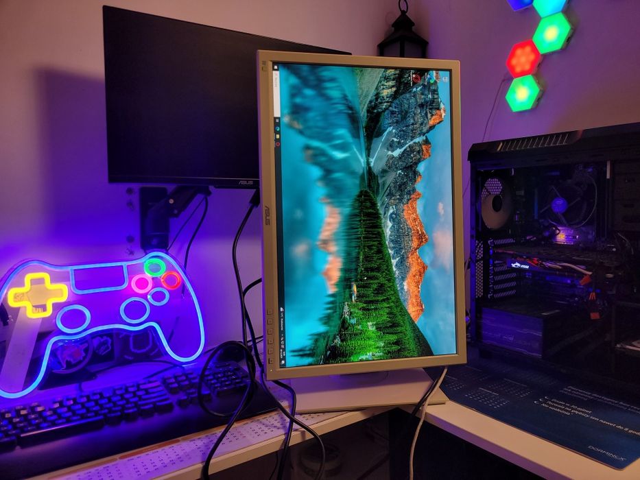 Monitor 24 ASUS z głośnikami, regulowany 360