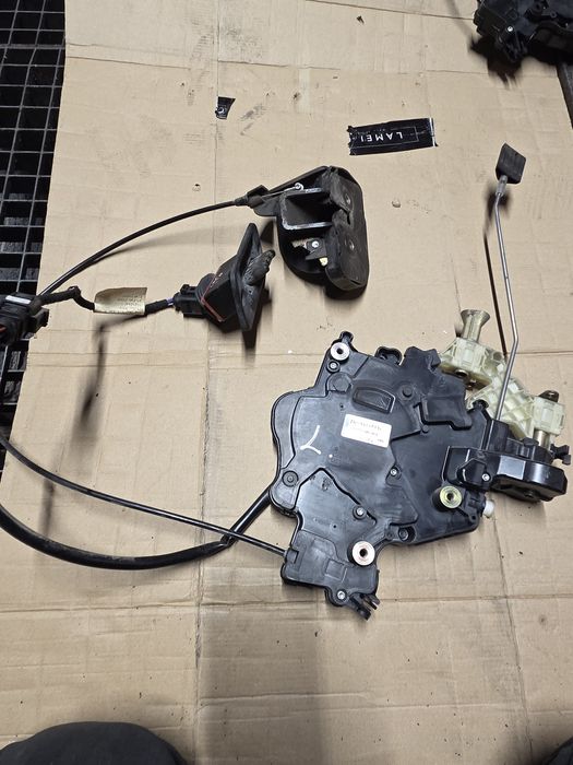 Zamek centralny drzwi przesuwnych vw caddy 3