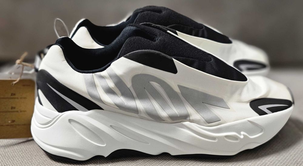 Adidas Yezzy 700 MNVN rozmiar 44