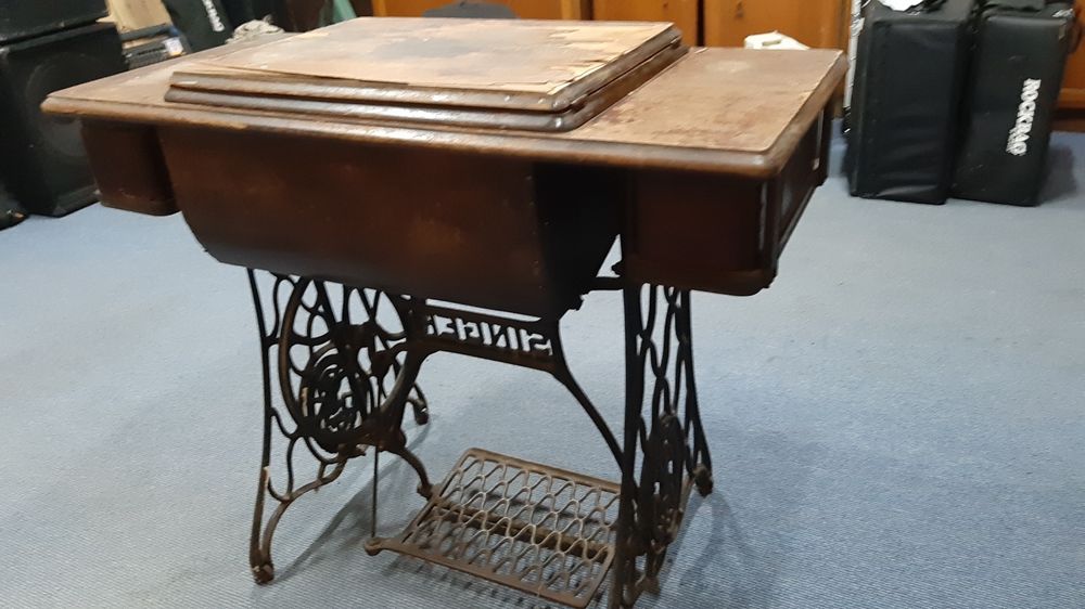 Швейная машинка Singer