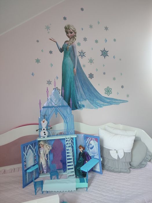 Hasbro,zamek elza, kraina lodu domek, zamek Elsa, lalki elza i Anna.