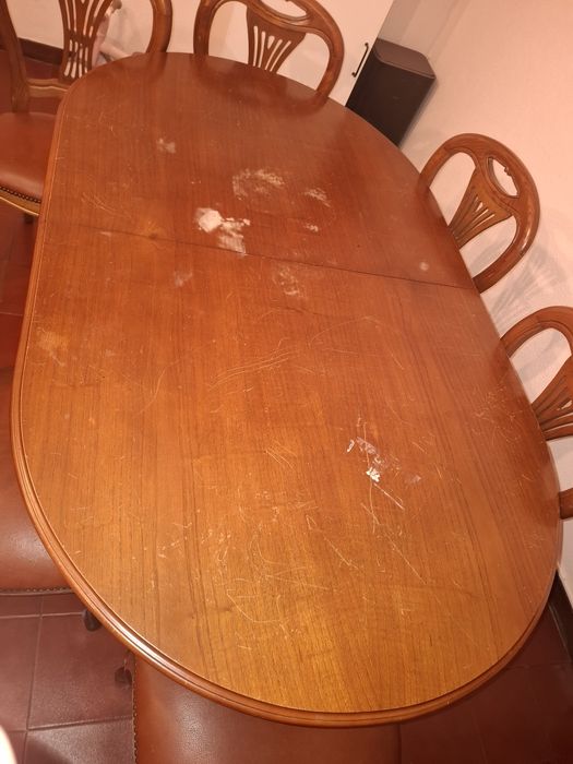 Mesa de sala de jantar com 6 cadeiras