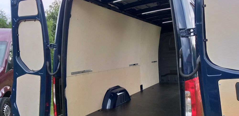 Zabudowa busa Mercedes Sprinter L3H2 paka w sklejce