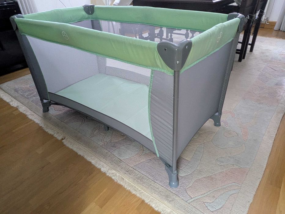 Berço de viagem com colchão da Julius Zöllner
