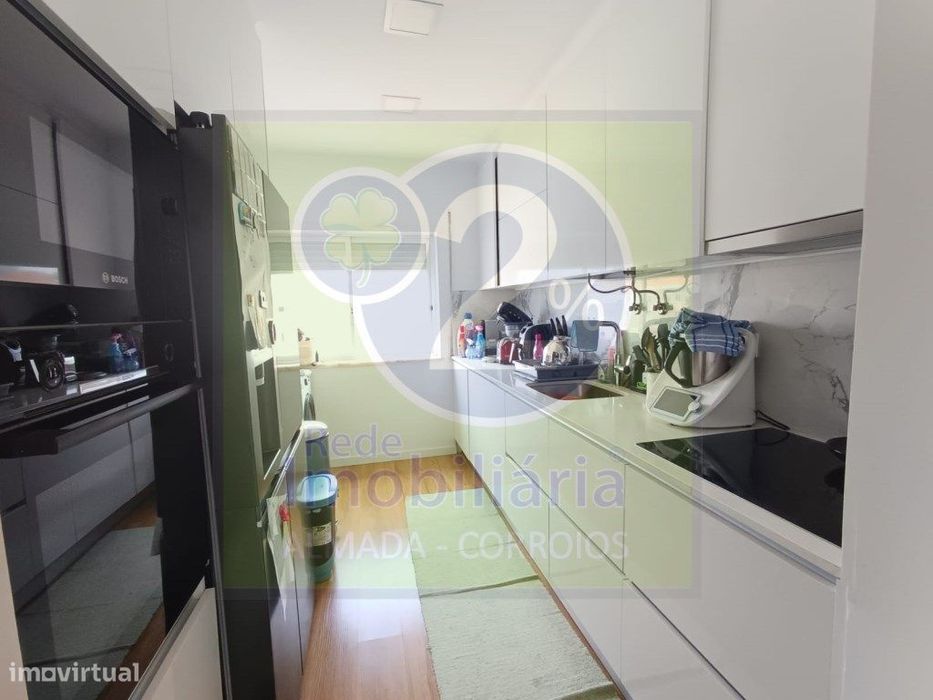 Apartamento T3, boas áreas — Amora, Setúbal