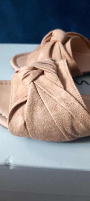 CCC Bassano klapki rozm. 36 beżowe zamsz