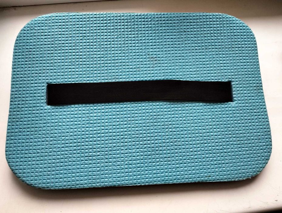 Продам сидушку туристичну тришарову фольговану з кріпленням на поясі..