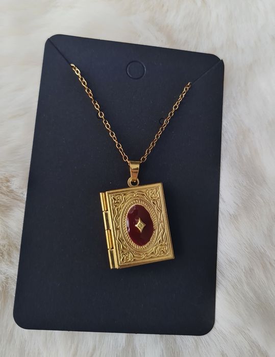 Sekretnik książka, locket, na zdjęcie
