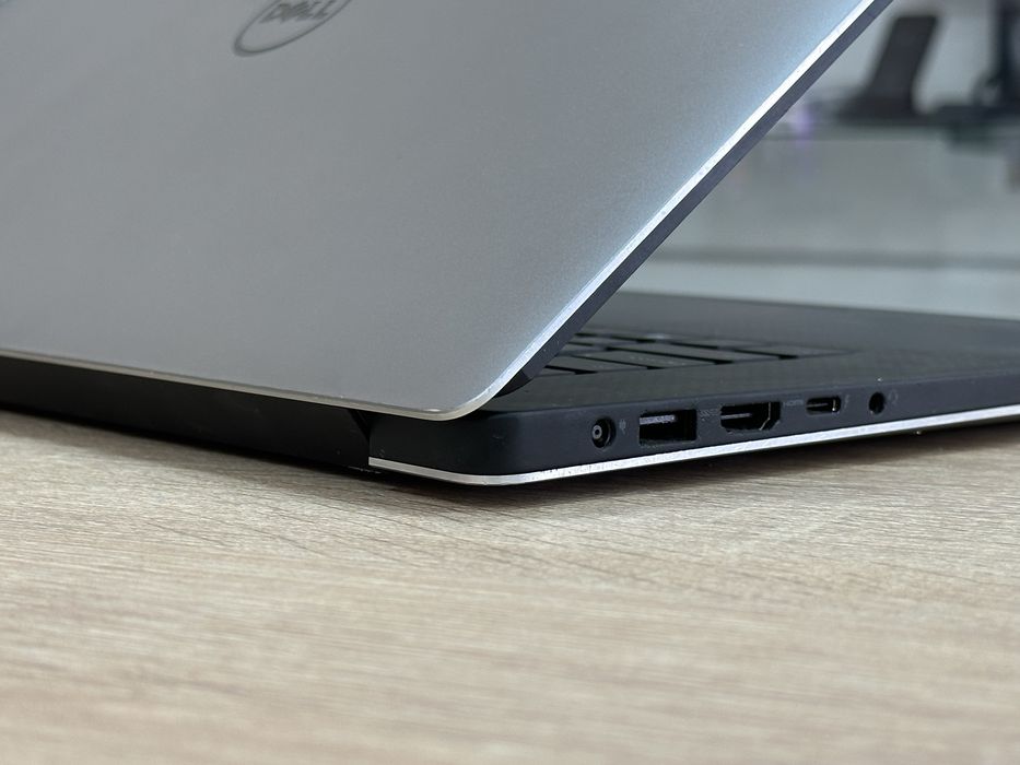 ТОП Dell Precision 5510 Quadro M1000 15.6" IPS i7-6820HQ 4ядра 16RAM