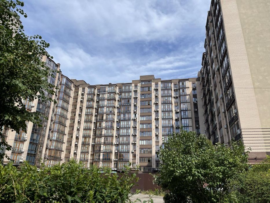 Продам 2ком. 77.8м2. + кладовка 4м2. ЖК Атлант ул. Антоновича,36