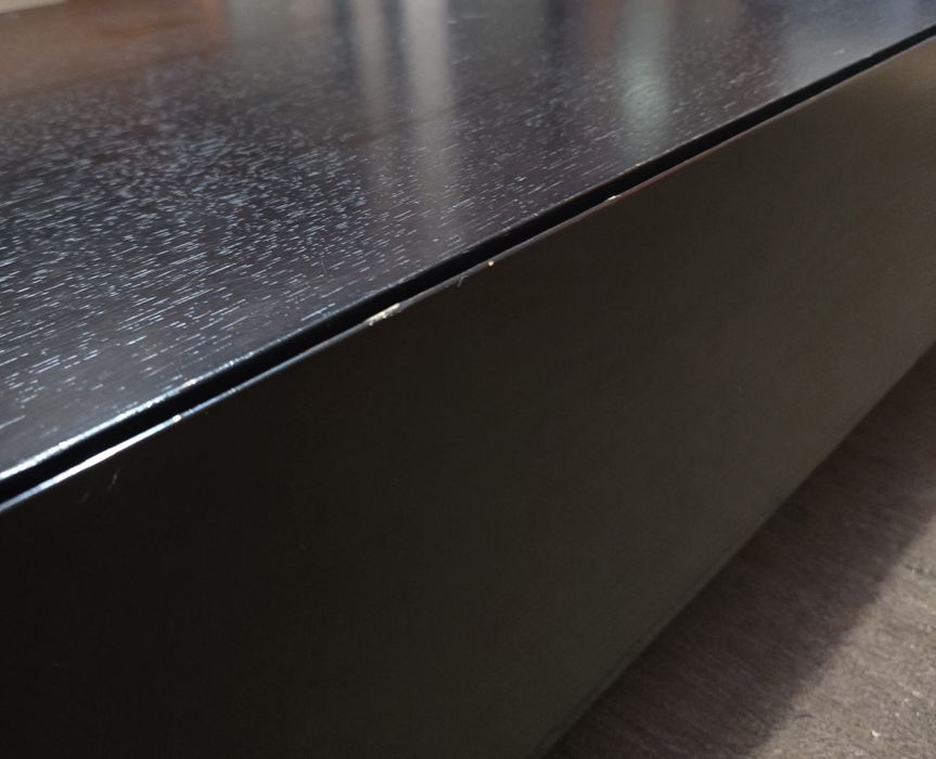 Mesa de centro castanha e cinza