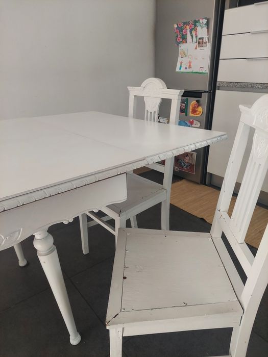 Mesa extensivel antiga, lacada