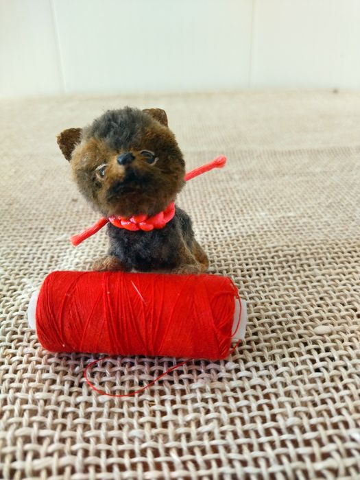 Миниатюрный песик,связан крючком