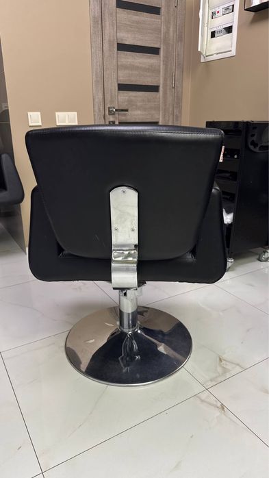 Парикмахерское кресло клиента Frizel Orlando гидравлическое