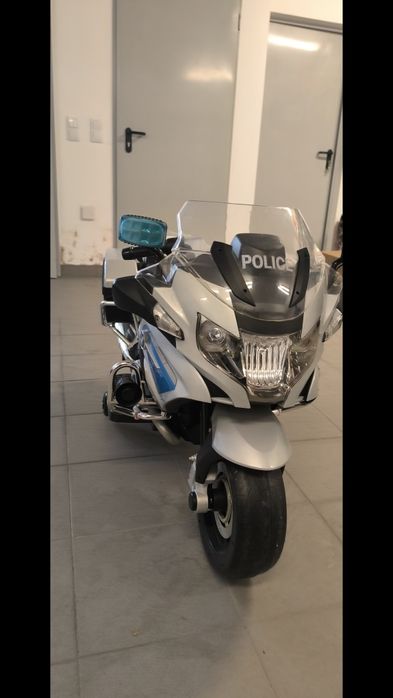 Mota eléctrica Policia de Brincar Estado Nova