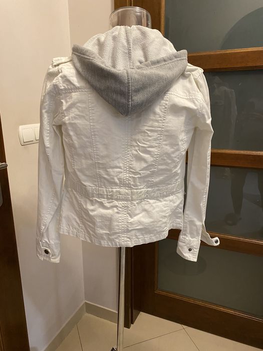 Kurtka dzinsowa biała