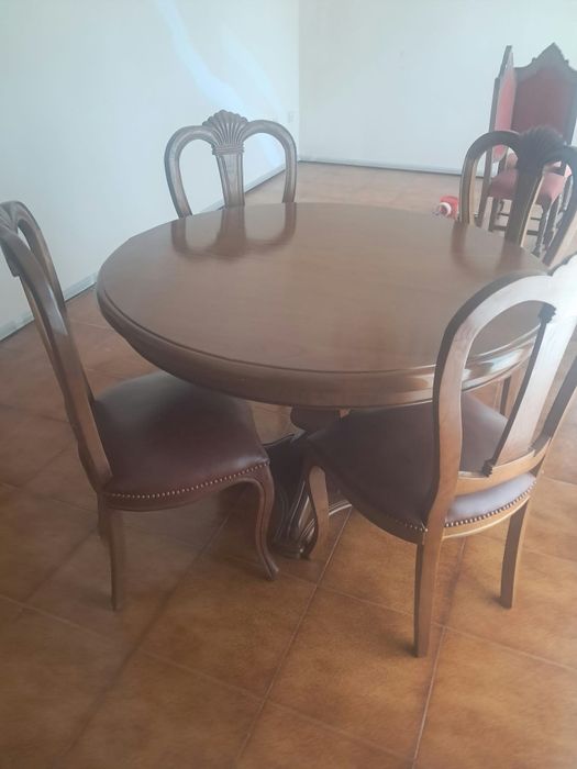 Mesa com cadeiras