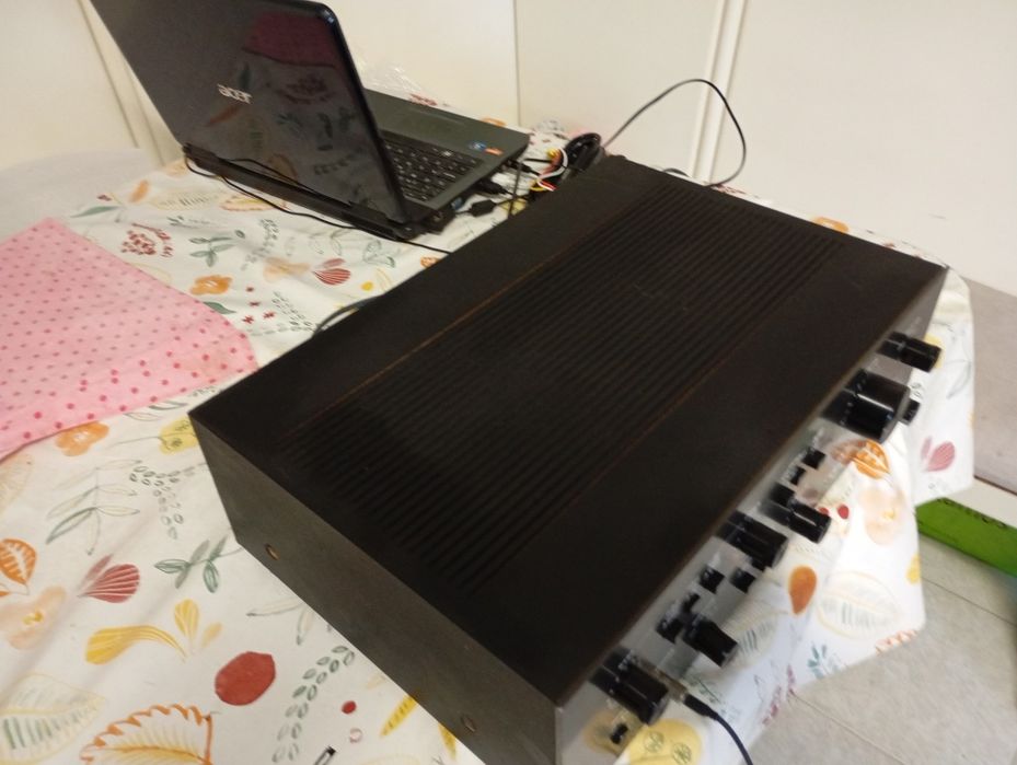 AKAI AM 2400 Black Amplificador