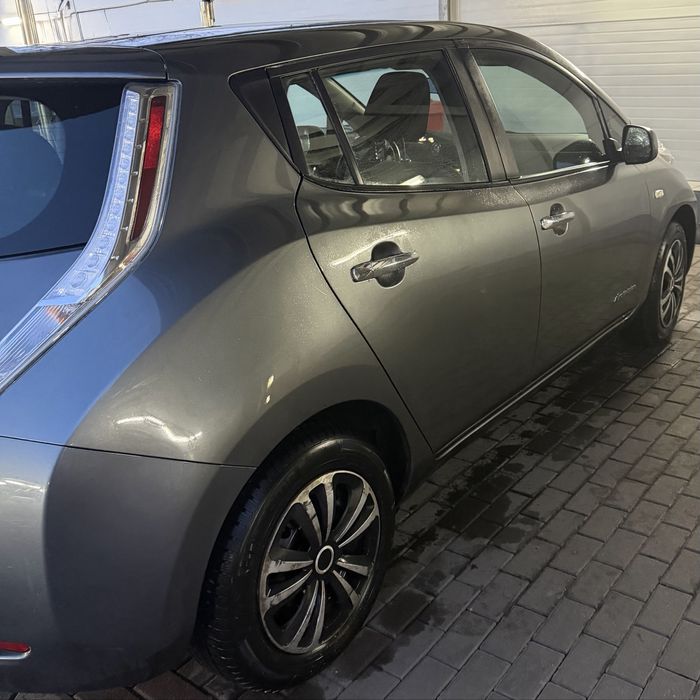 Nissan Leaf 2015р.  (батарея ємністю 25кВт).